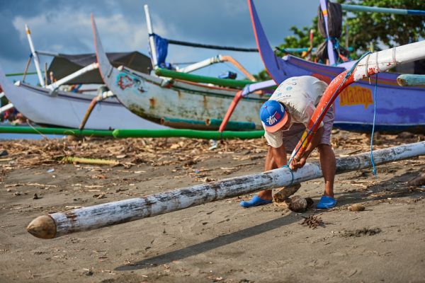 Les pêcheurs de Médéwi sur l' île de Bali