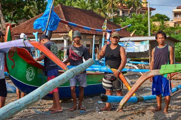 Les pêcheurs de Médéwi sur l' île de Bali