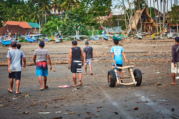 Les pêcheurs de Médéwi sur l' île de Bali