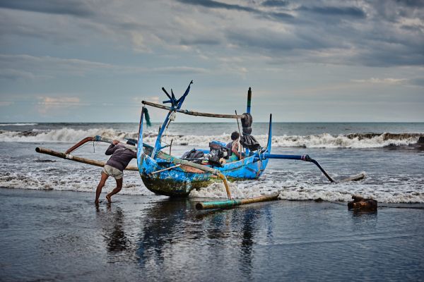 Les pêcheurs de Médéwi sur l' île de Bali