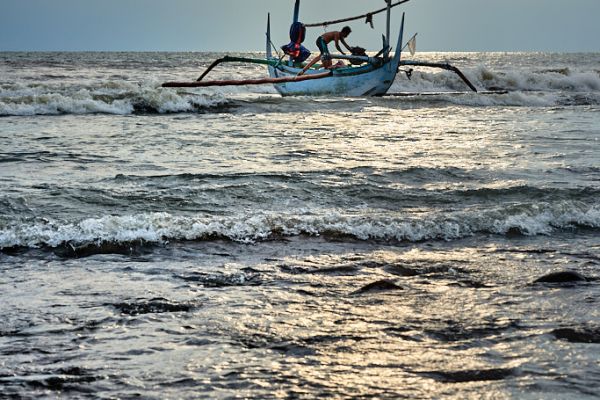 Les pêcheurs de Médéwi sur l' île de Bali