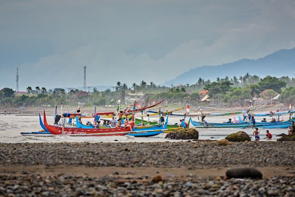 Les pêcheurs de Médéwi sur l' île de Bali