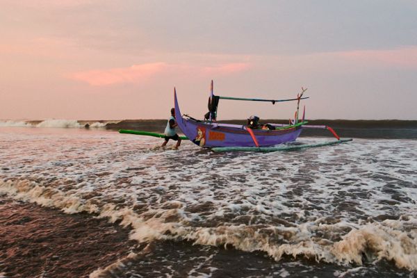 Les pêcheurs de Médéwi sur l' île de Bali