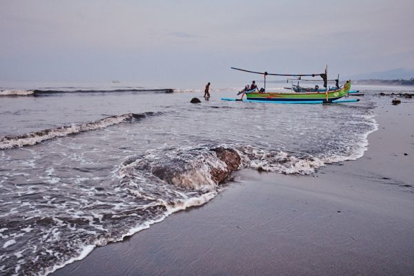 Les pêcheurs de Médéwi sur l' île de Bali