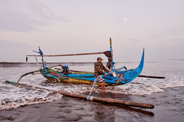 Les pêcheurs de Médéwi sur l' île de Bali