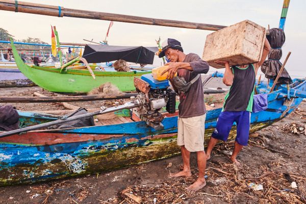 Les pêcheurs de Médéwi sur l' île de Bali