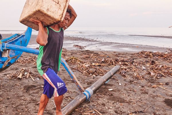 Les pêcheurs de Médéwi sur l' île de Bali