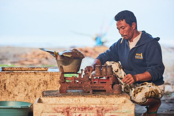 Les pêcheurs de Médéwi sur l' île de Bali