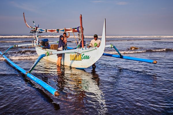 Les pêcheurs de Médéwi sur l' île de Bali